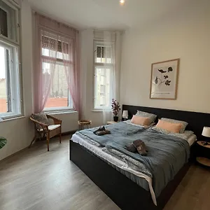D58 In The Center , Budapest Hungría